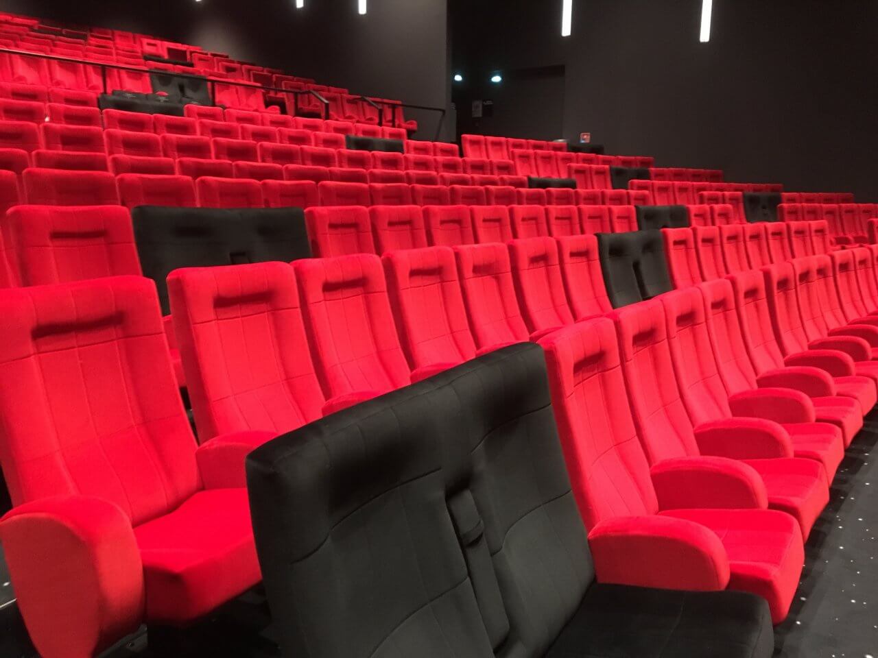 Kleslo - Leader de fabrication de fauteuils cinéma, théâtre ...