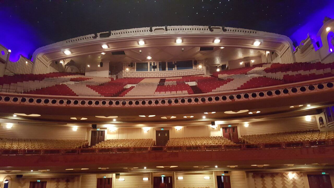 Kleslo - spécialiste de fauteuil le grand rex de paris blcaon en forme de rex