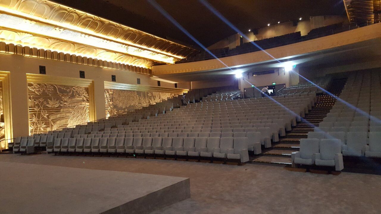 Kleslo - Ugc Debroukère belgiqueur mesure de restaurant, Hall d'aceuil - Leader de fabrication de fauteuils cinéma, théâtre ... Cinéma Ugc Debroukère belgique v2